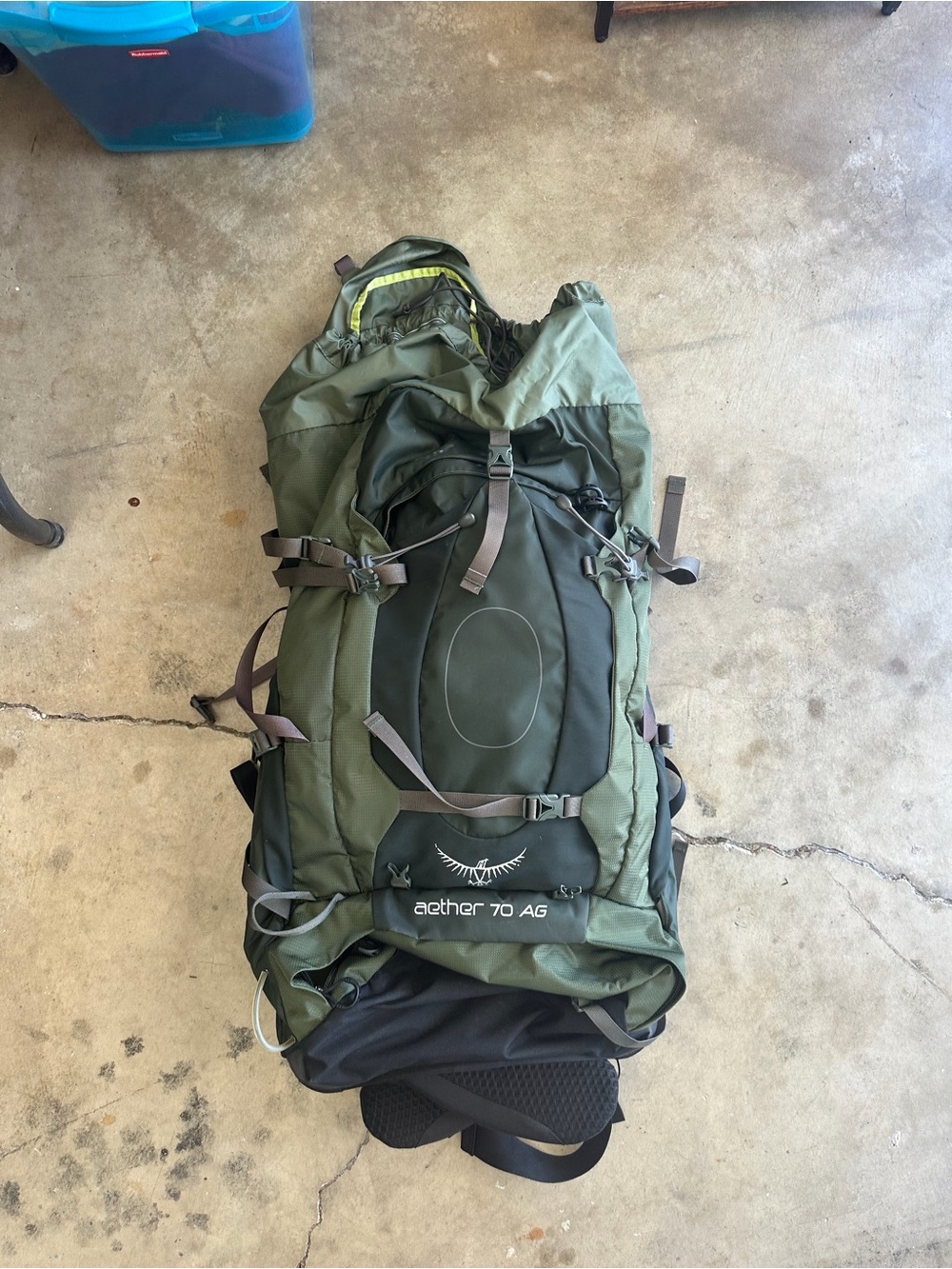 OSPREY Aether 70 AG Backpack in Olive Green and Dark Green